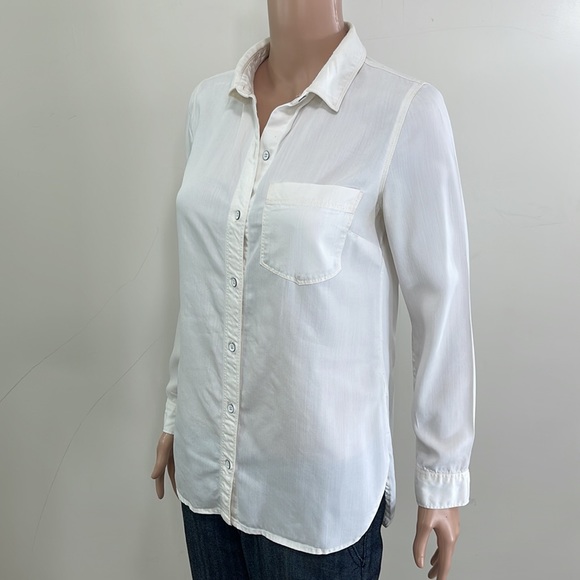 Old Navy Women’s Cloud Nine Relaxed Tencel Patch Pocket Button Down Shirt - Picture 6 of 16